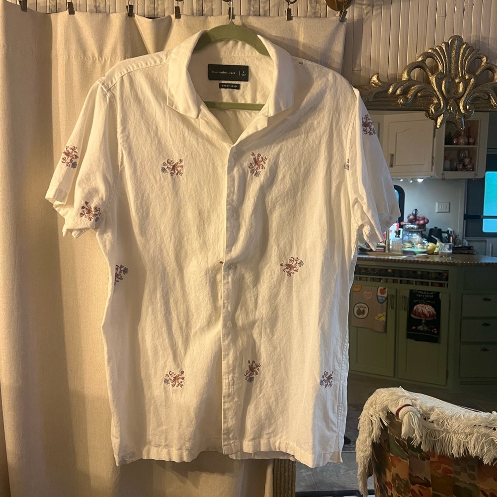 Goodfellow & Co White and Pink Casual Button Down Shirt